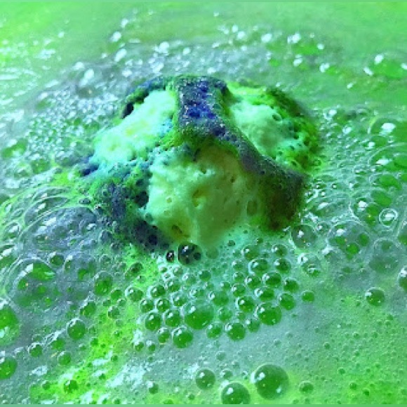 RARE LUSH COSMETICS HALLOWEEN ECTOPLASM JELLY BATH BOMB (Last One Available) - Picture 11 of 13